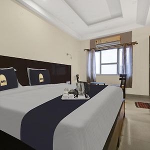 Super Townhouse Oak Hotel Heritage Heights